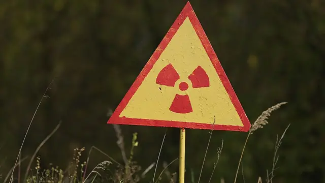 знак "радиация"