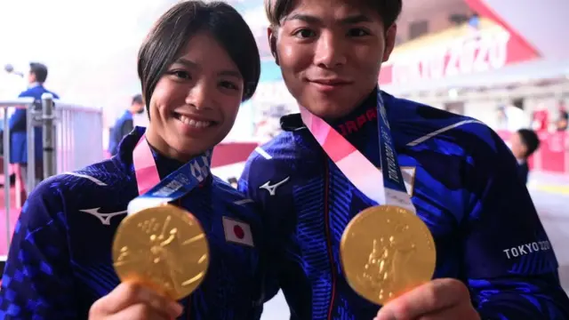 A judoca japonesa Uta Abe foi medalhistasimulador apostas futebolourosimulador apostas futebolaté 52kg; seu irmão Hifumi Abe levou ouro na categoriasimulador apostas futebolaté 66kg