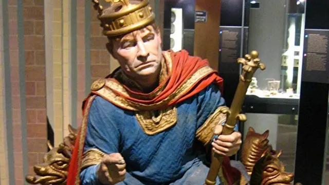 Восковая фигура Вильгельма в музее, где хранится гобелен из Байё