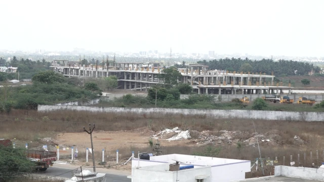 பேருந்து நிலையத்தின் பின்புறமே குப்பைக் கிடங்கு