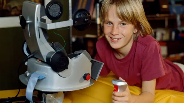 В кино еще не пришли те технологии, которые мы видим в некоторых фантастических фильмах (Остин О'Брайен в фильме "Газонокосильщик")