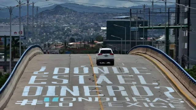 Una pinta en una calle de Tegucigalpa