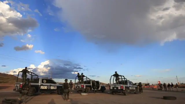 Tambahan pasukan bersenjata dikerahkan ke wilayah ini.