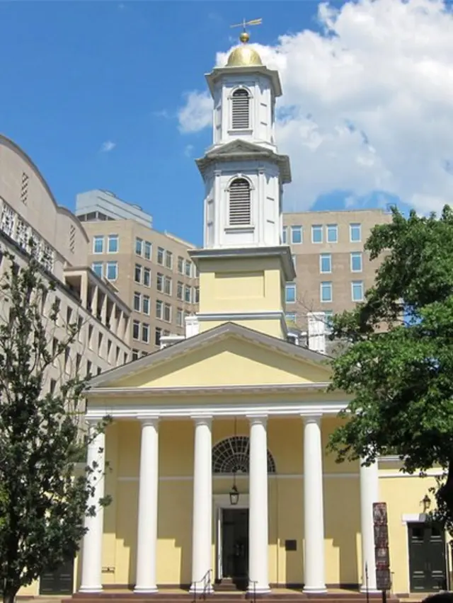 صبح روز تحلیف، رئیس‌جمهور منتخب در این کلیسای کوچک نزدیک کاخ سفید به نیایش صبح‌گاهی می‌رود.