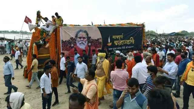 नरेंद्र गिरि की शव यात्रा