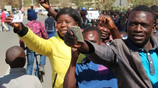 Wapiga kura na kadi zao