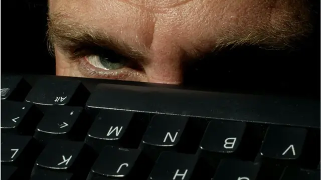 ঈর্ষাপরায়ণ স্বামী, স্ত্রী ও প্রেমিকেরা এটি বেশি ব্যবহার করছে।