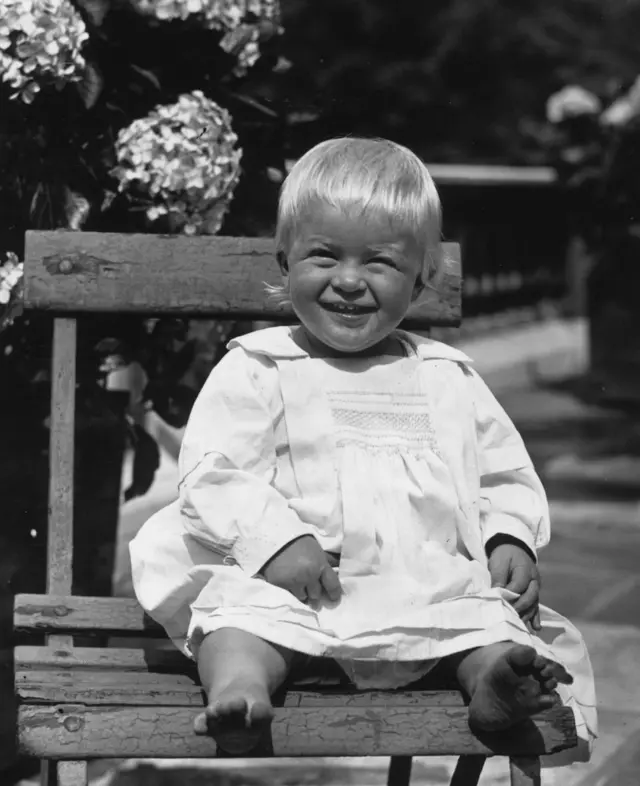 Принц Филипп, герцог Эдинбургский в возрасте года