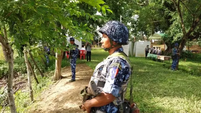 ဆွေမျိုးမိသားစုတွေကို ပြောပြနိုင်လို့ရှိရင် စစ်ဆေးမှုတွေပြုလုပ်ပြီး မူလ ရပ်ရွာတွေမှာ နေရာချပေးမယ်လို့ပြော