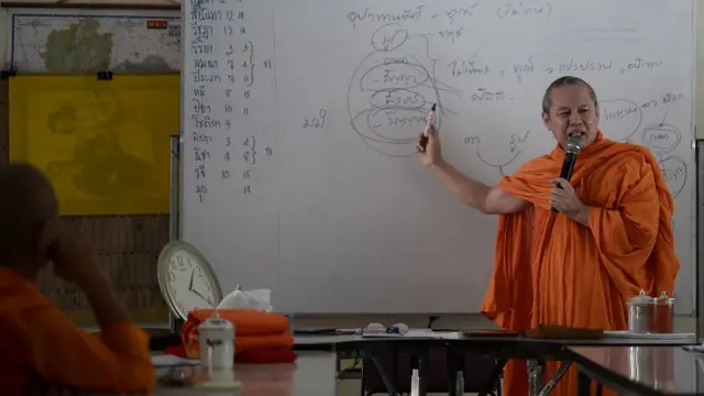 พระภิกษุให้โอวาท