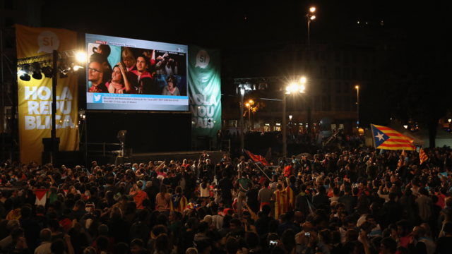Crowds gather to await the result of the Indepenence Referendum on October 1, 2017 in Barcelona, Spain.
