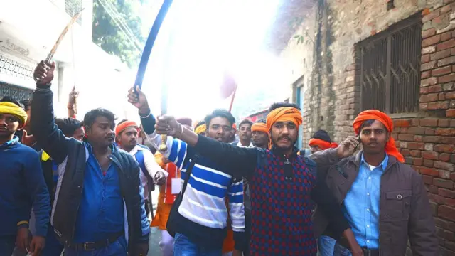 তলোয়ার হাতে রাম মন্দির সমর্থকদের মিছিল, অযোধ্যা, ২৫/১১/২০১৮