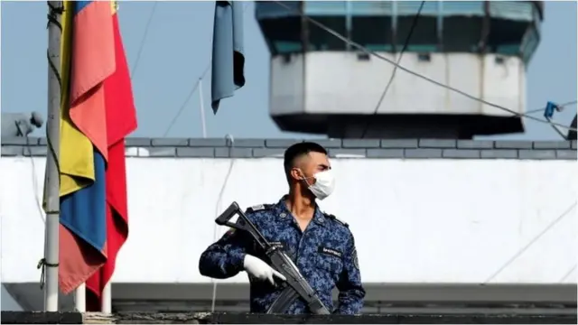 দেশব্যাপী কারাগারগুলোর পরিবেশ নিয়ে বন্দিরা বিক্ষোভ করে আসছে।