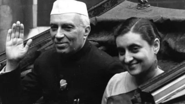 ભારતના પ્રથમ વડા પ્રધાન જવાહરલાલ નહેરુ તેમના દીકરી ઇંદિરા ગાંધી સાથે