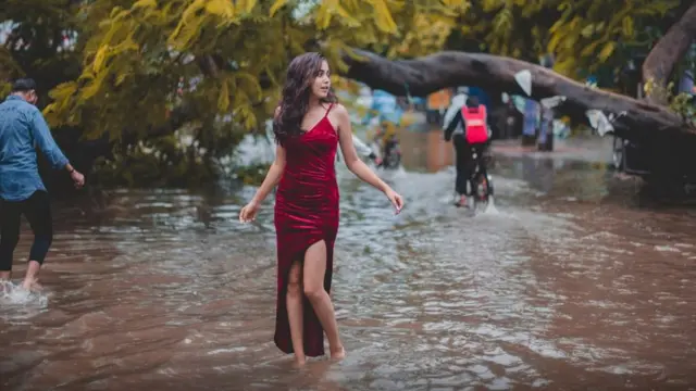 మోడల్‌తో ఫ్యాన్సీ ఫొటోషూట్