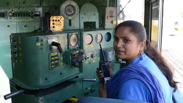 "உழைக்கும் பெண்கள்"