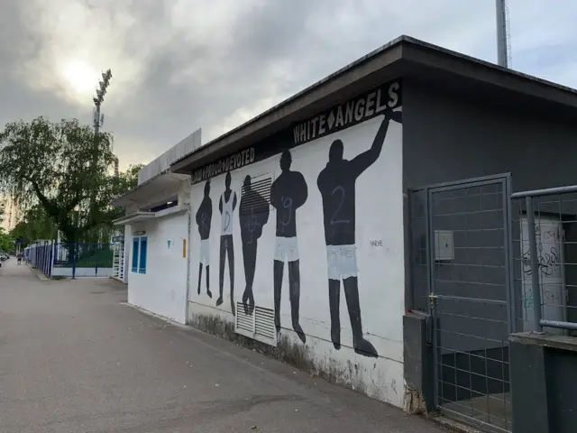 Бели Анђели на стадиону