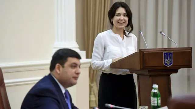 Координатор правительственно-общественной инициативы "Вместе против коррупции" Оксана Величко во время заседания Кабинета Министров Украины в Киеве, 22 марта 2017 года