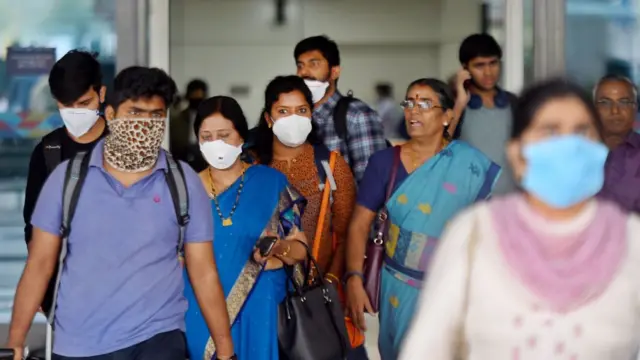 கொரோனா வைரஸ் பாதிப்பால் அபாயத்தில் இருக்கும் முக்கிய துறைகள் என்னென்ன ?