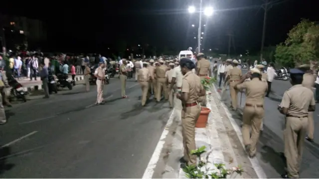 இளைஞர்கள் போராட்டம்