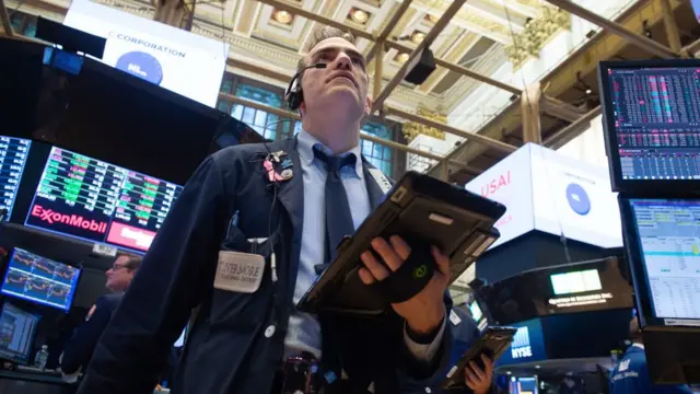 Un empleado de la bolsa de Nueva York