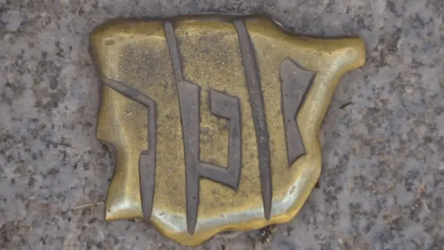 Símbolo sefardí en forma de península Ibérica en Segovia, España.