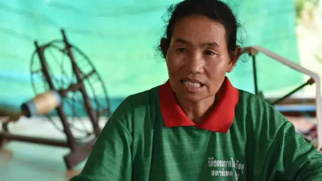 สุเมตรนั่งอยู่ที่บ้าน