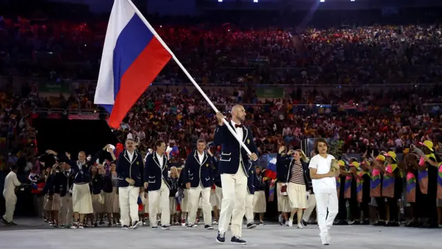 Российскийм знаменосцем был Сергей Тетюхин