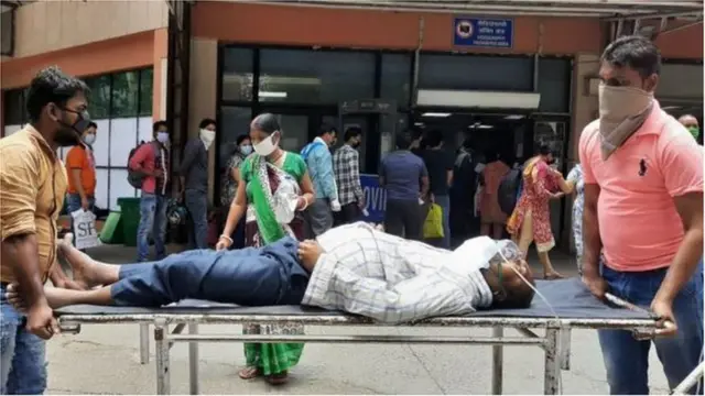 ఆసుపత్రులకు పెద్దసంఖ్యలో కోవిడ్ రోగులు వస్తున్నారు