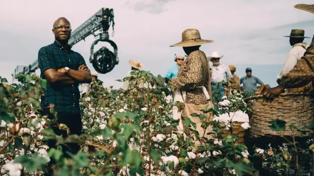 Barry Jenkins durante la producción de la serie de Amazon "The underground railroad".