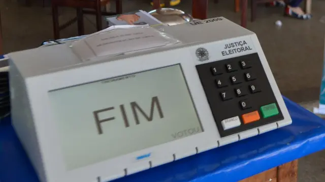 Tribunal Regional Eleitoral faz demonstrações da urna biométrica no fimapostas on lineapostas on line em dinheirodinheirosemana no Distrito Federal, para familiarizar o eleitor com a urna eletrônica