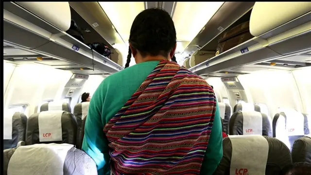 Paisana Jacinta en un avión. Foto: Big Bang Films.
