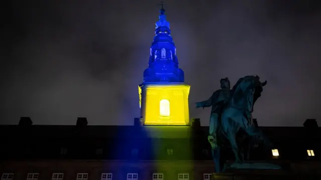 Акции солидарности в поддержку Украины в разных странах. Фото - BBC ...