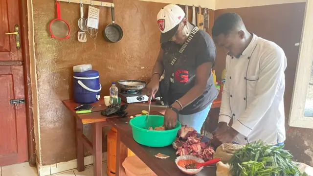 Elizabeth Bendela veut réduire la souffrance de femmes qui doivent parfois rester dans des foyers violents, faute de revenu.