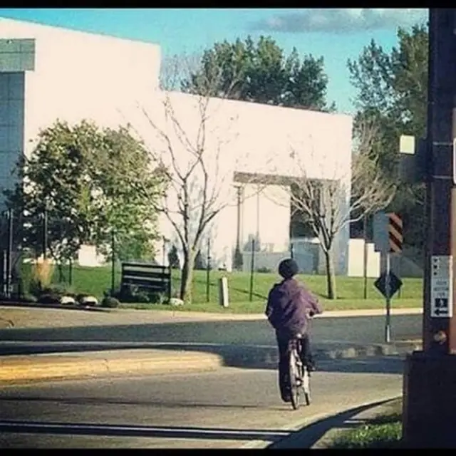 Принс на велосипеде