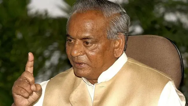 કલ્યાણસિંહ ફરી વાર સત્તામાં આવ્યા તેના ત્રણ-ચાર દિવસની અંદર જ રાજ્યપાલ રોમેશ ભંડારી પ્રદેશની ગ્રીષ્મકાલીન રાજધાની નૈનીતાલ જવા માટે રવાના થઈ ગયા, જ્યારે તેઓ કાર મારફતે નૈનીતાલ જઈ રહ્યા હતા, તો ભાજપના નારાજ કાર્યકરોએ તેમની કારને નૈનીતાલની સીમા પાસે રોકીને તેને આગળ ન વધવા દીધી