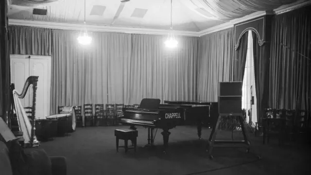 Estudio de la BBC en Savoy Hill