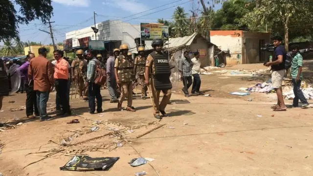 அலங்காநல்லூரில் ஜல்லிக்கட்டு நடத்த போராட்டக்காரர்கள் எதிர்ப்பு