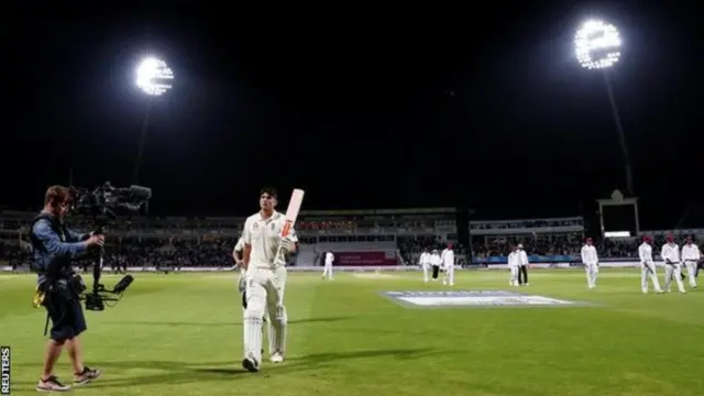 දිවා-රාත්‍රී ටෙස්ට් ක්‍රිකට් තරඟයක්