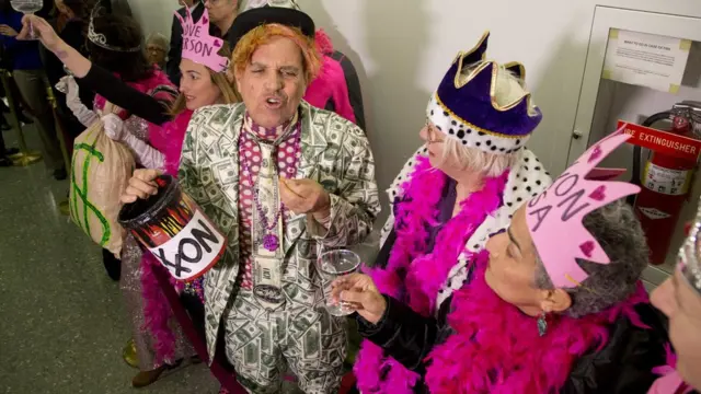 Senota'daki konuşma öncesinde, konuşmanın yapılacağı salonun dışında protesto vardı