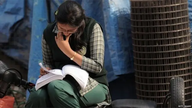 विद्यार्थिनी