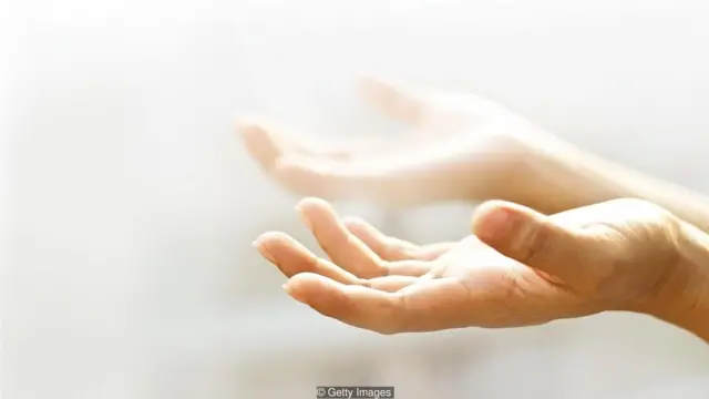 人类意识的许多要素——包括宗教情感——都集中于我们在世界上的肉身存在(physical presence)(Credit: Getty Images)