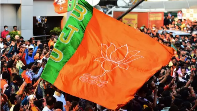 વડા પ્રધાન નરેન્દ્ર મોદી અને ભાજપ પ્રદેશપ્રમુખ સી. આર. પાટીલના પાછલા બે મહીનાનાં પ્રવાસો, ઉદ્ઘાટનો કે પછી લોકોને મળવાના કાર્યક્રમોની વિગતો જોવમાં આવે તો તેને જોતાં એવું જ લાગે છે કે ભાજપ ચૂંટણીની તૈયારીમાં લાગી ગયો છે