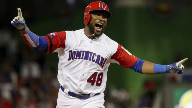 Mel Rojas Jr. celebra