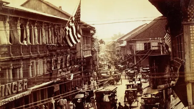 Imagen de una calle de Manila tras la ocupación estadounidense.