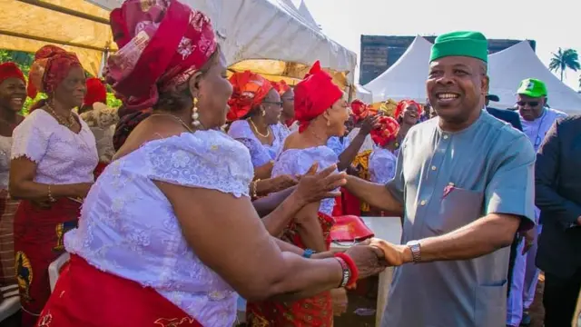 Emeka Ihedioha na ụmụnwaanyị Imo