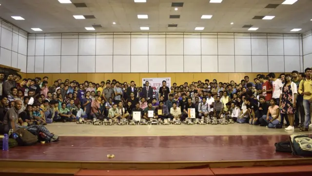 தூய்மை இந்தியா திட்டத்திற்காக சென்னை ஐஐடி மாணவர்கள்