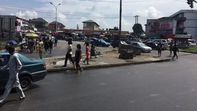 Rumola junction dey clear as most traders obey di ban