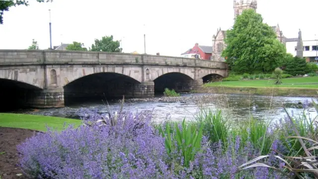 Мост чере реку Эск в Масселборо.