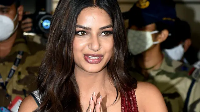 मिस यूनिवर्स का ख़िताब जीतने के बाद मुंबई पहुंची हरनाज़ कौर संधू